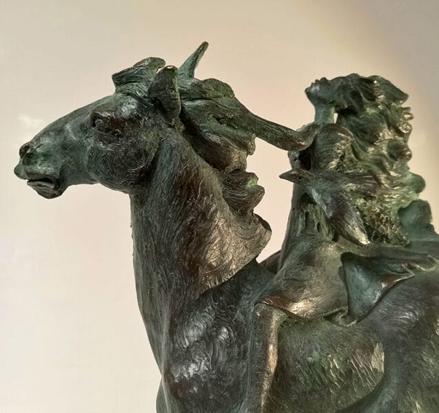 Bergère d'azur sculpture close-up by Sophie Howard
